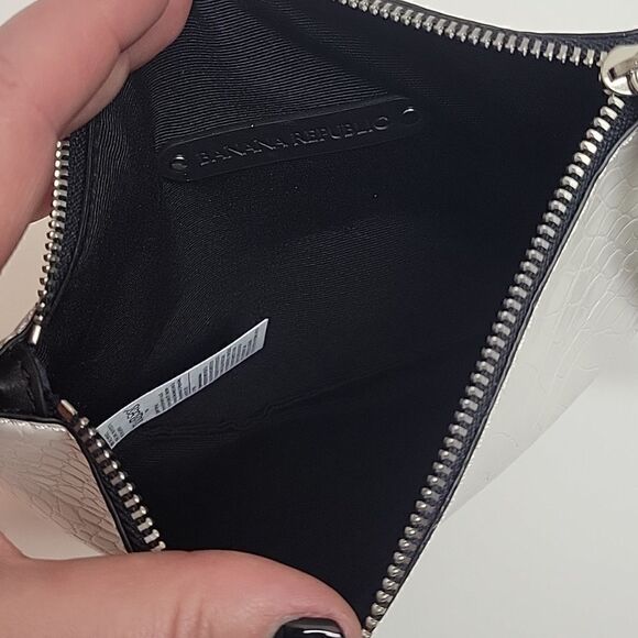 Banana Republic White Croc Pouch - Picture 5 of 6